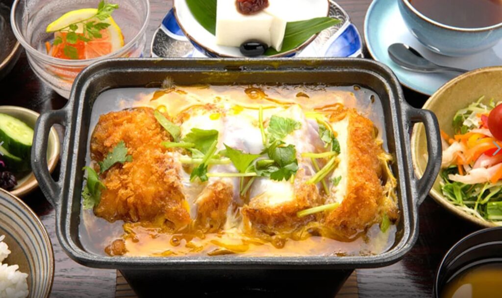強羅温泉の名物！豆腐かつ煮定食
